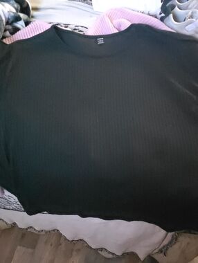 SHEIN Black Ribbed Crewneck Women's Top